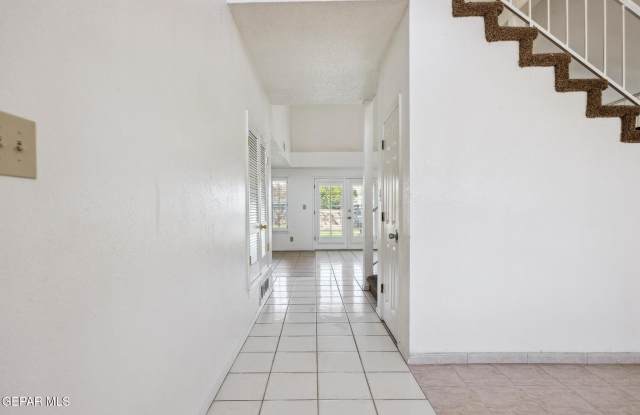 11648 LAKE ERIE Drive Gallery 4