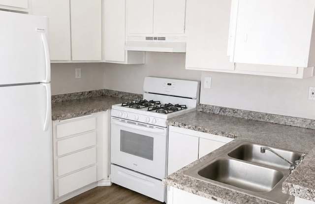 2 Bedroom Available in Victorville - Gated Complex w/ Pool, Large Spacious Apartment Gallery 2