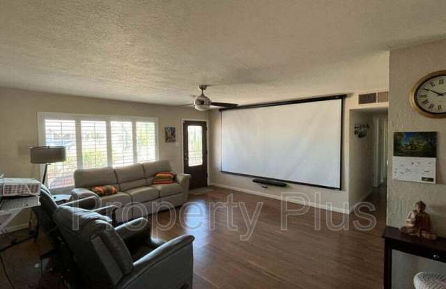 8123 E Mitchell Dr Gallery 4