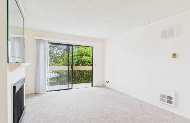 1/1 Golden Oaks Condo for rent photos photos