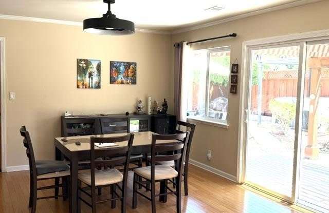 523 Hickory PL Gallery 3