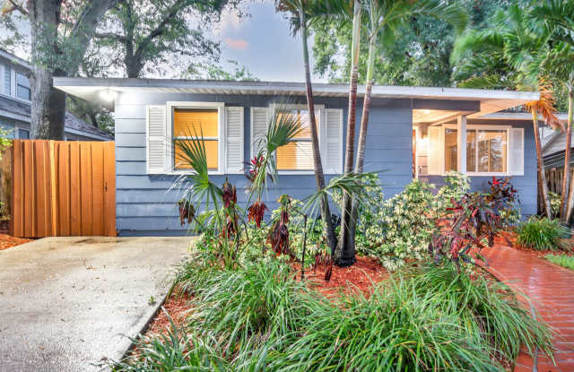 Gorgeous 2br/2ba home in North St Pete Available Now! photos photos