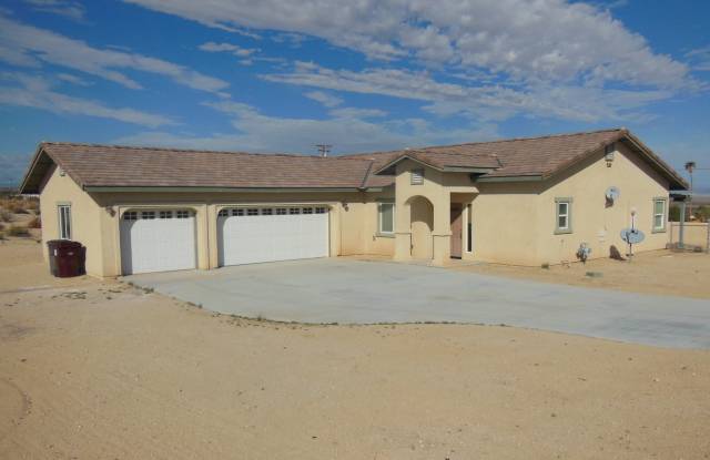 Swamp Cooler, Central AC and Tile Throughout! photos photos
