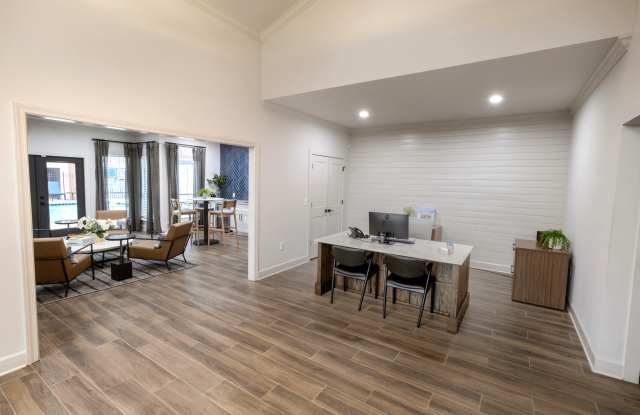Avery Glen Luxury Apartments Gallery 4