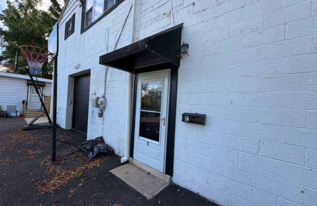 1048 GRAY Avenue Gallery 3