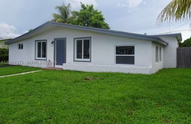 20021 NW 14th Ct Gallery 1