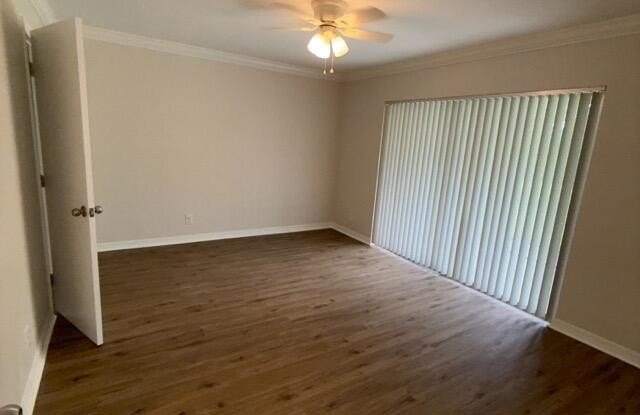 1900 S Kanner Hwy Gallery 4