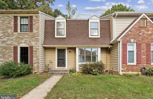 10228 ROBERTS COMMON Lane - 10228 Roberts Common Lane, Burke Centre, VA 22015