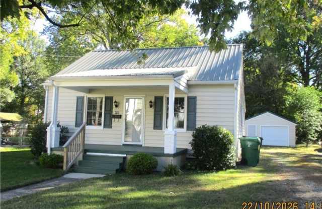 305 Myrtle Street Gallery 1