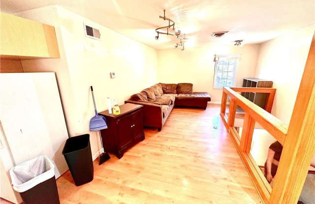 42 Broadway Way photos photos