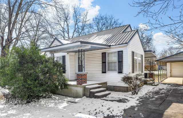 Charming White Cottage with Black Metal Roof  Garage in Gallatin! photos photos