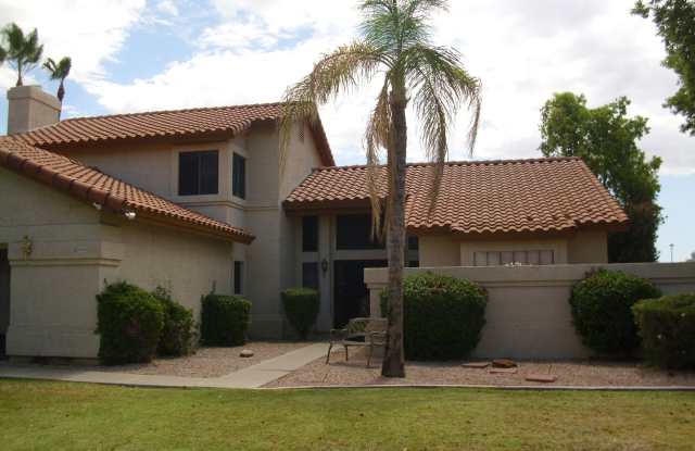 Very Spacious 3 Bed/3 Bath w/Pool in Scottsdale - 17239 North 56th Place, Phoenix, AZ 85254