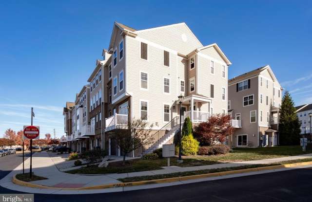 42183 SHORECREST Terrace Gallery 3