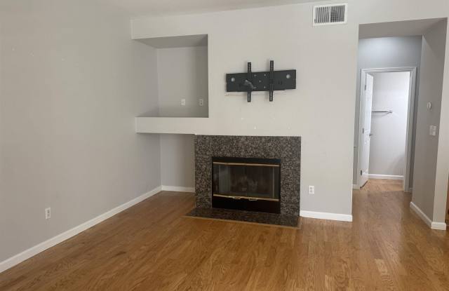 3162 Golden Crest Cmn Gallery 2