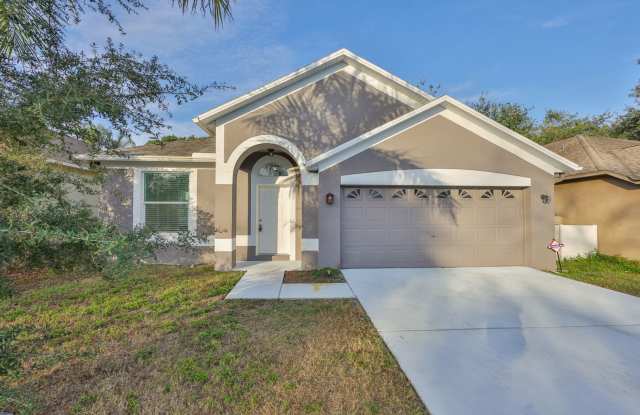 4-Bedroom Brentwood Hills Home with Fenced Backyard Gallery 1