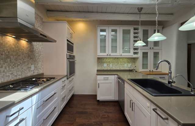 324 Camino Cerrito Gallery 4
