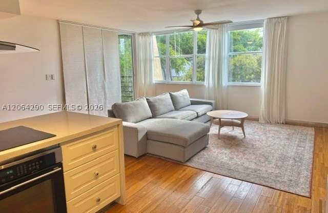 20200 W Country Club Dr Gallery 1