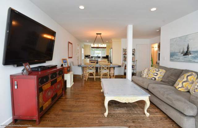 406 8th Avenue Gallery 3