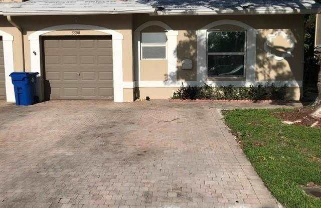 5500 NW 90th Ter photos photos