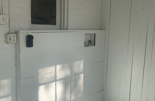 Spacious House with Parking-York City SD Gallery 3