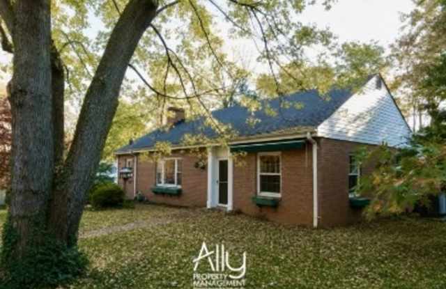 1605 Cambridge Circle photos photos