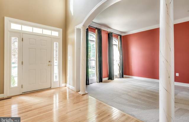 100 CALVARY COURT SE Gallery 2
