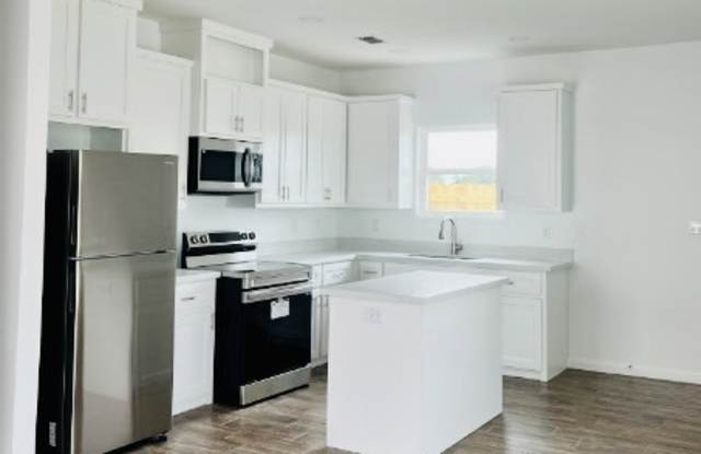 7006 N 56th Ln - 7006 North 56th Lane, Mission, TX 78572