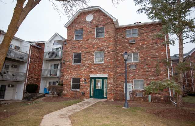 4314 W Shamrock Lane - 4314 West Shamrock Lane, McHenry, IL 60050