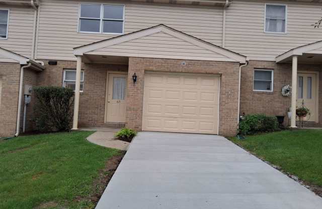 Large 2 BR, 2.5 bath townhome Gallery 1