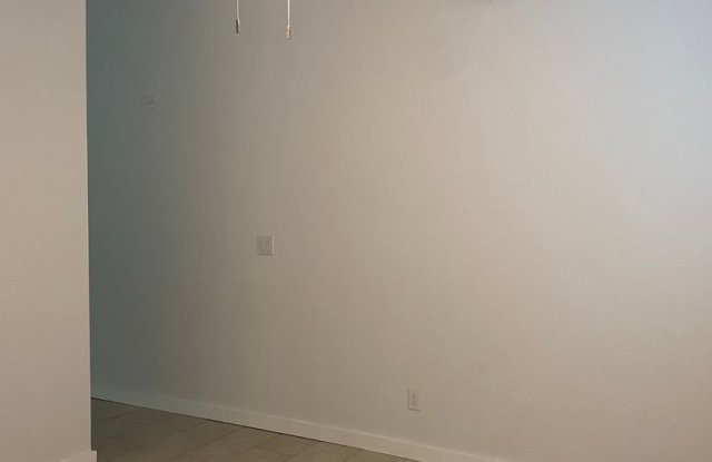 1119 GUADALUPE ST | Renovated Studio Gallery 4