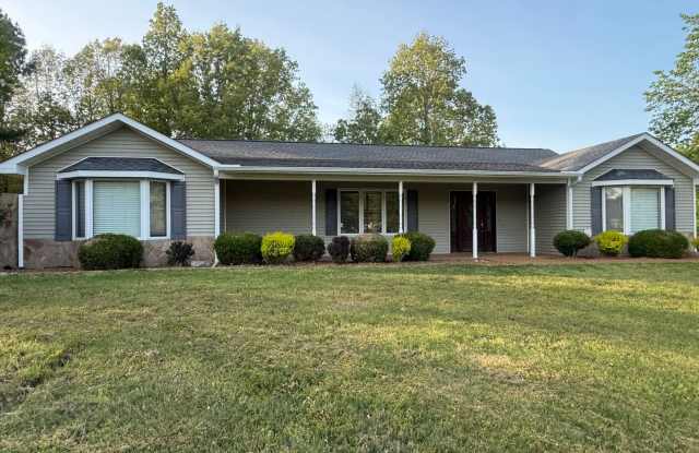 Spacious House in Draffenville photos photos