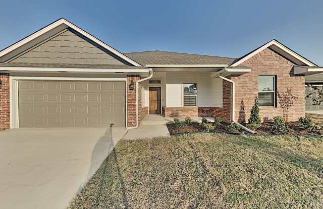Spacious 4 Bed 2 Bath Home in Putnam City Schools Centrally Located in NW OKC photos photos