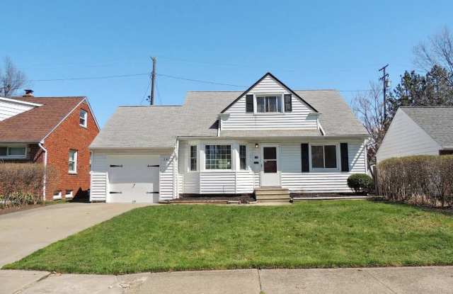 3 Bed & 2 Full Bath Cape Cod for Rent! photos photos