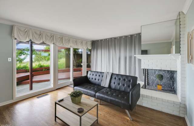 300 Courtland Dr # 4-2 Gallery 4