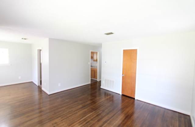 4BR 2BA New On The Market! Cute! Cute! Cute! Better Hurry To See This One!! Gallery 3