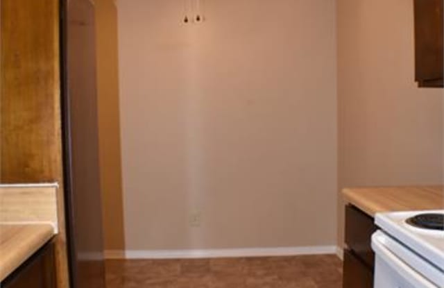 1316 North Albert Pike Ave - A Gallery 3