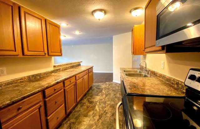 ***AVAILABLE AUGUST 2026*** 5 Bed 2 Bath House Downtown photos photos