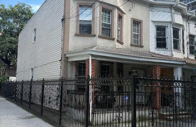 3576 Bronx Boulevard Gallery 1