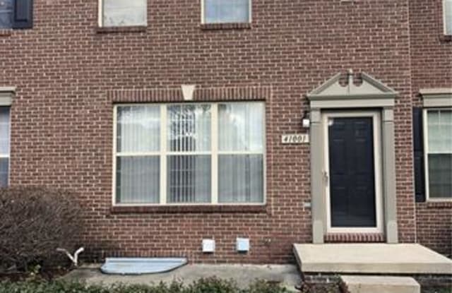 41001 N MAPLEWOOD Drive - 41001 N Maplewood Dr, Wayne County, MI 48187