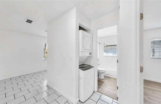 1204 E SENECA AVENUE Gallery 4