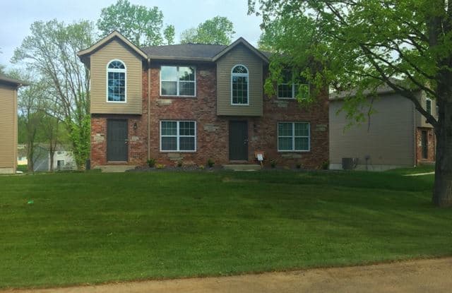 1427 Village Circle Dr - 1427 Village Circle Dr, Glen Carbon, IL 62034