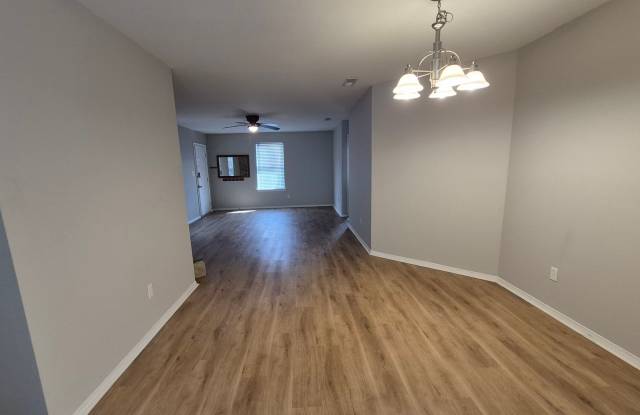 Townhome Two Bedroom Two Bath near UWF Gallery 4