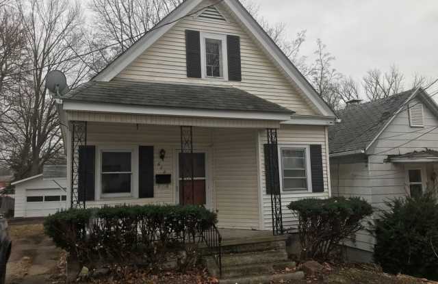 Cute 2 bedroom house next to park! photos photos