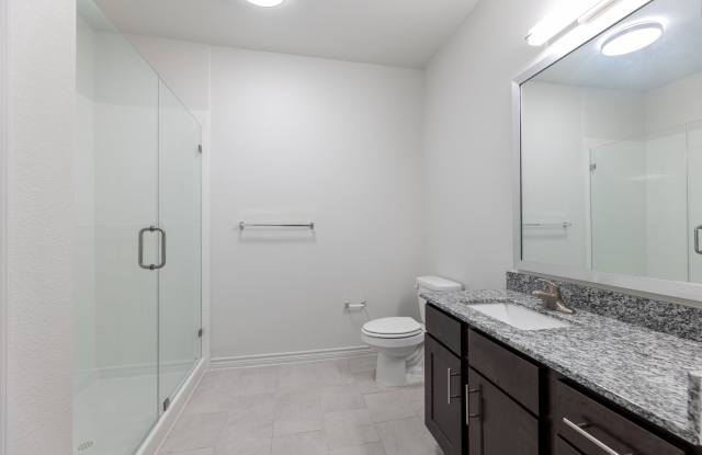 The Oaks at Ben White Apartments Gallery 4