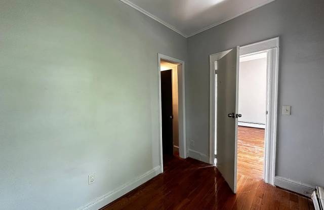 126 Bergen Ave Gallery 1