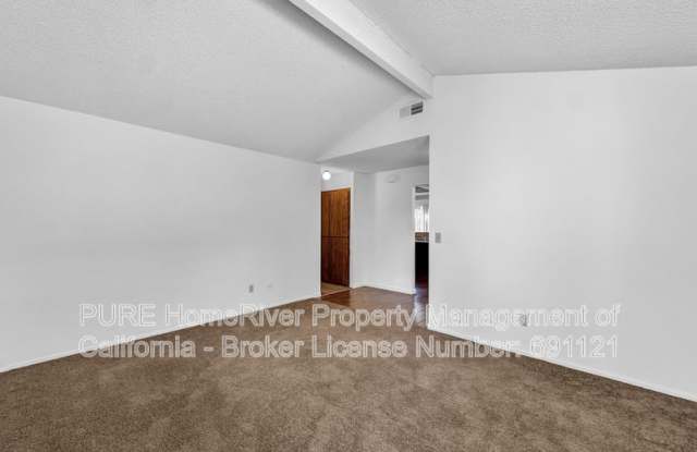 4250 Red Deer Way Gallery 4