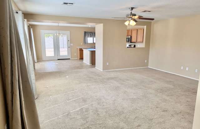 Nice 3 Bedroom + Den/Office Single Level Home! Gallery 3