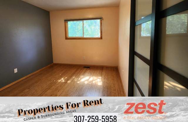 955 North Riverbend Drive Gallery 2