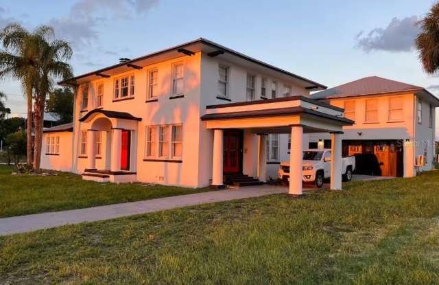 1515 LAKE EVA Circle Gallery 2