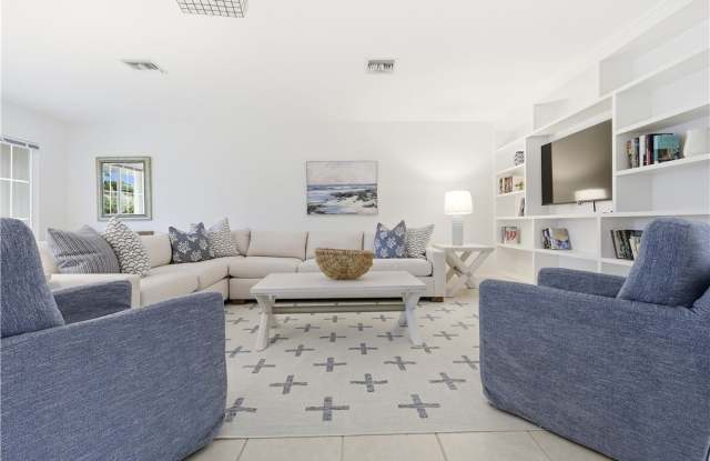 725 Dahlia Lane Gallery 3